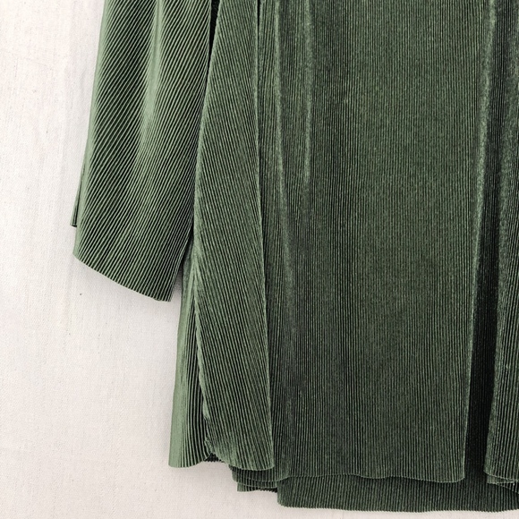 J.O.A. "Felicity" Off-Shoulder Pleated Top - Green - Picture 4 of 8